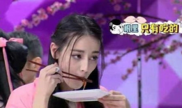 吃瓜爆料迪丽热巴,瓜田里的甜蜜瓜果，揭秘明星背后的故事